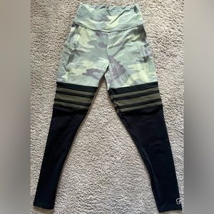 Bombshell camo leggings. Ultimate gym legging. Super flattering and stretchy!